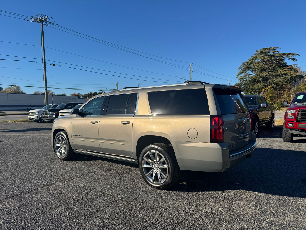 2019 Chevrolet Suburban 1500 Premier photo 3