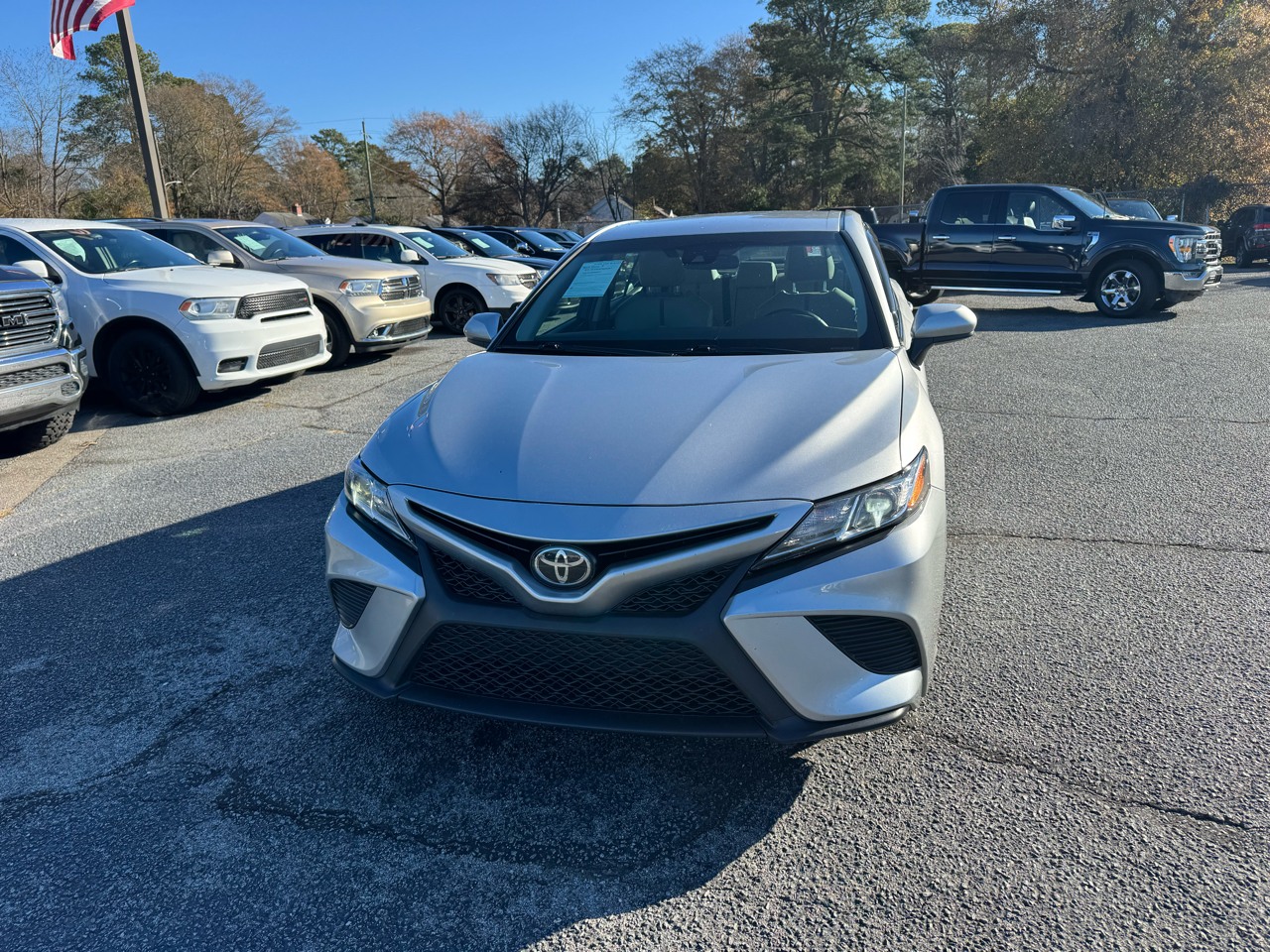 Toyota Camry SE Auto (Natl) 2018