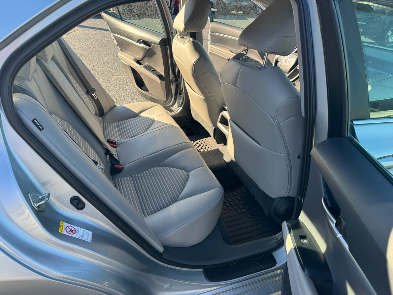 Toyota Camry SE Auto (Natl) 2018