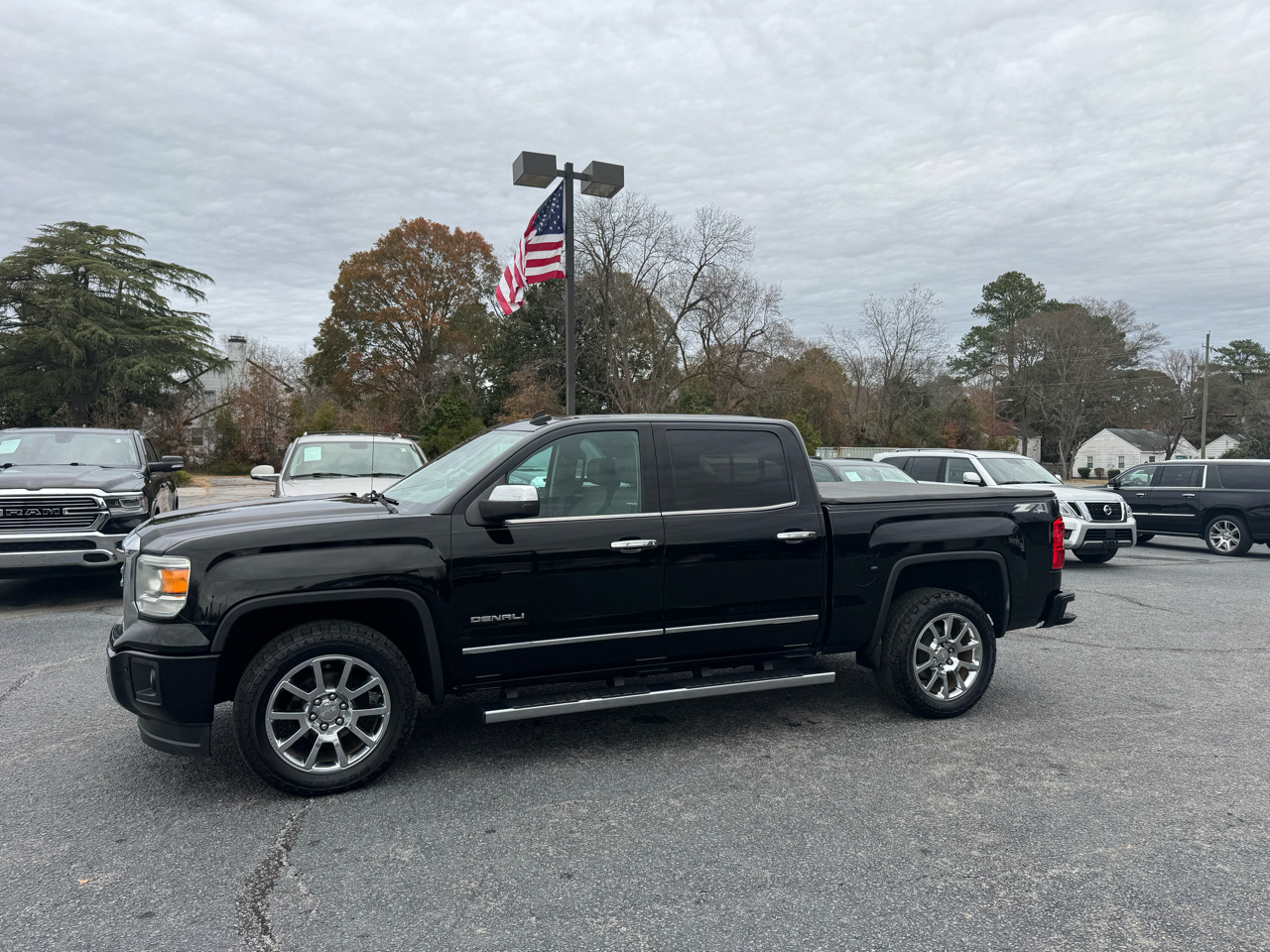 GMC Sierra 1500 4WD Crew Cab 143.5" Denali 2014