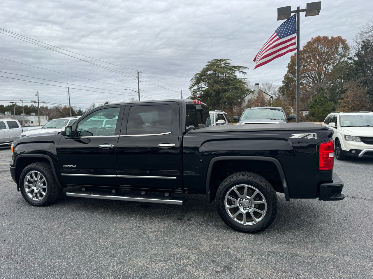 GMC Sierra 1500 4WD Crew Cab 143.5" Denali 2014