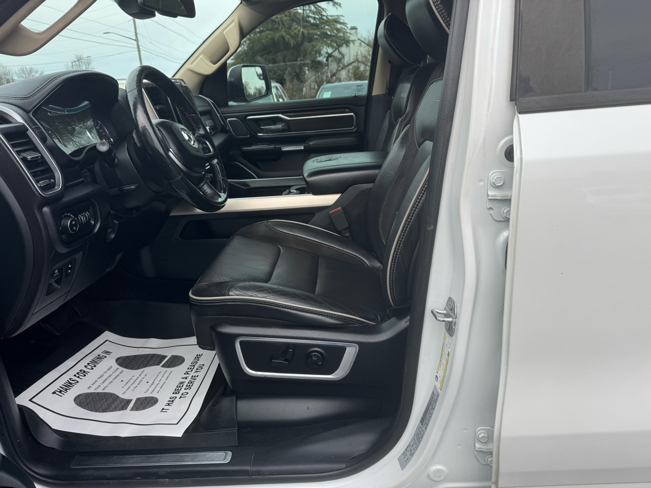 RAM 1500 Laramie 4x4 Crew Cab 5'7" Box 2019