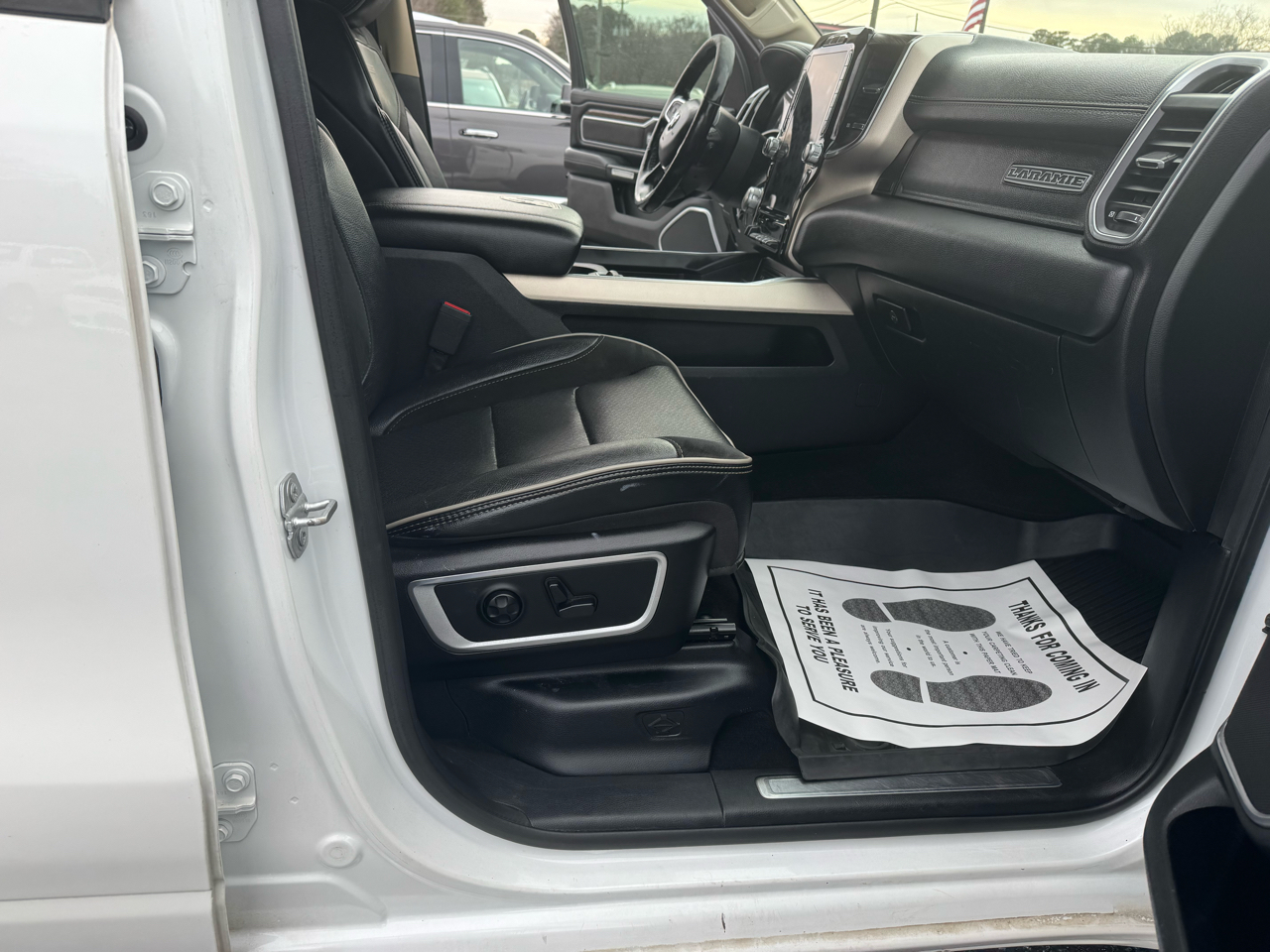 RAM 1500 Laramie 4x4 Crew Cab 5'7" Box 2019