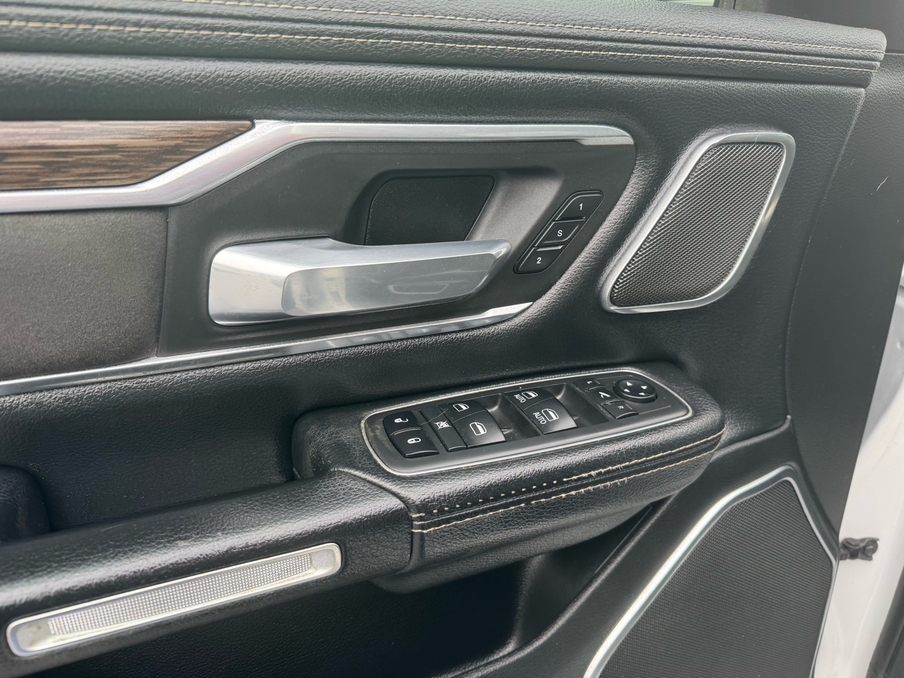 RAM 1500 Laramie 4x4 Crew Cab 5'7" Box 2019