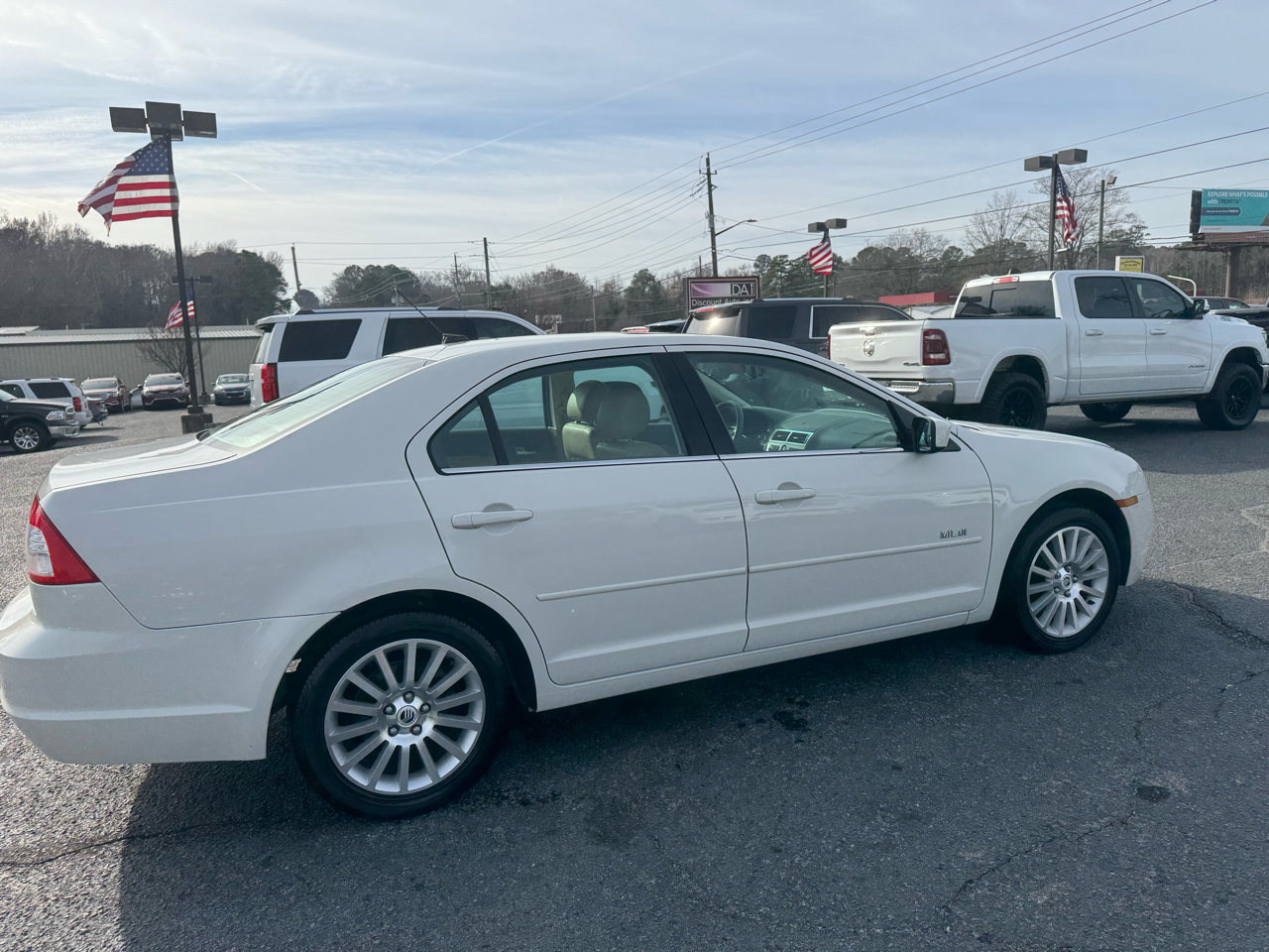 Mercury Milan 4dr Sdn I4 Premier FWD 2008