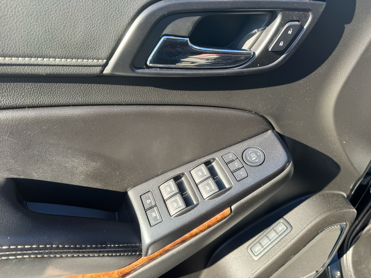 Chevrolet Suburban 4WD 4dr 1500 Premier 2019