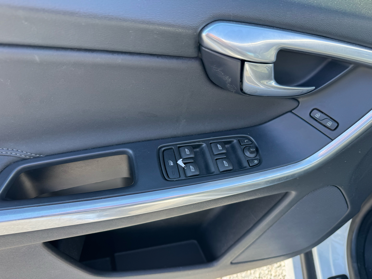 Volvo XC60 2015.5 FWD 4dr T5 Drive-E 2015