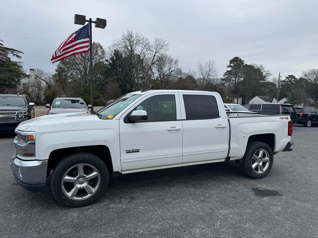 Chevrolet Silverado 1500 4WD Crew Cab 143.5" LT w/1LT 2018