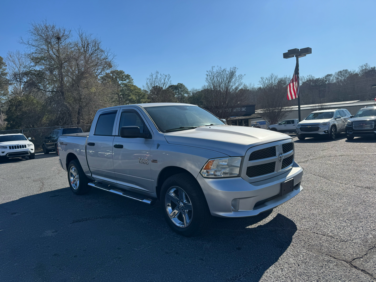RAM 1500 4WD Crew Cab 140.5" Express 2013