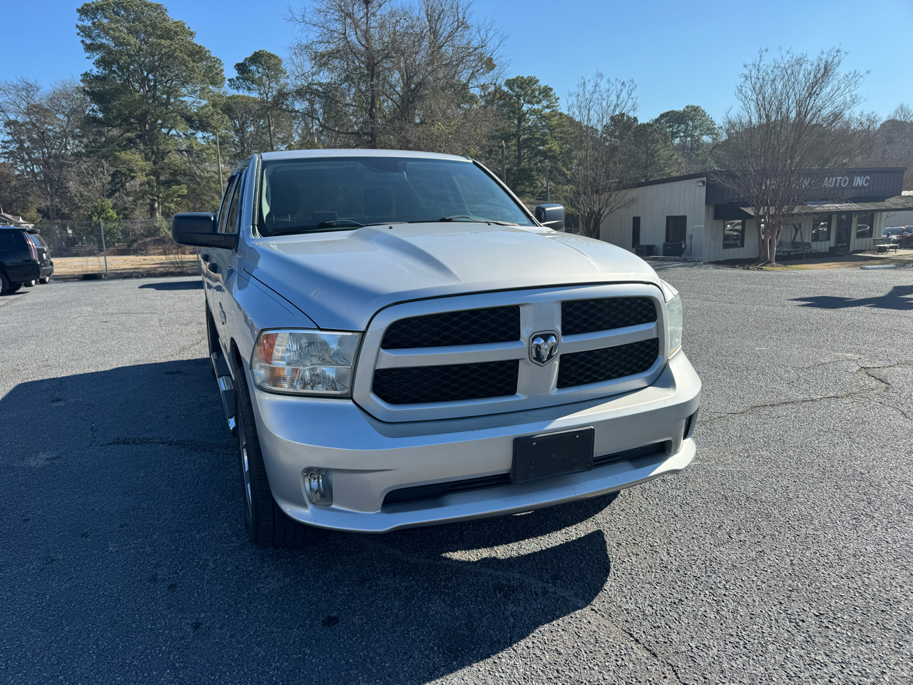RAM 1500 4WD Crew Cab 140.5" Express 2013