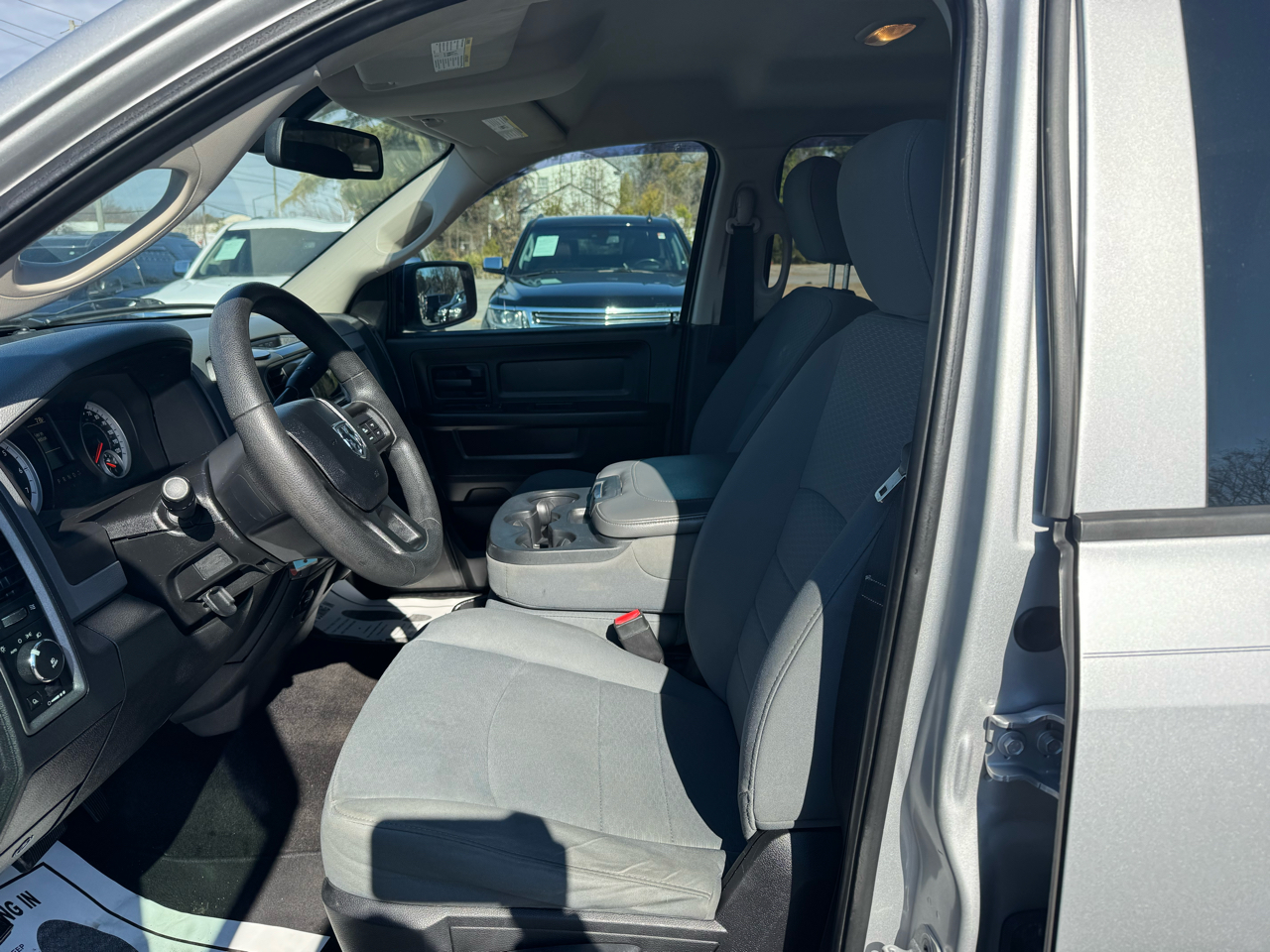 RAM 1500 4WD Crew Cab 140.5" Express 2013