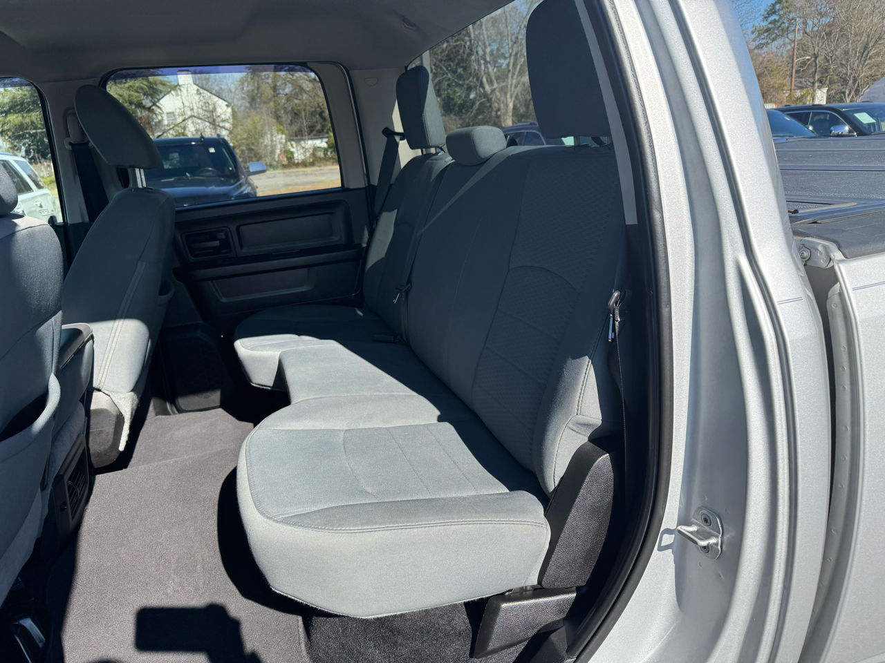 RAM 1500 4WD Crew Cab 140.5" Express 2013