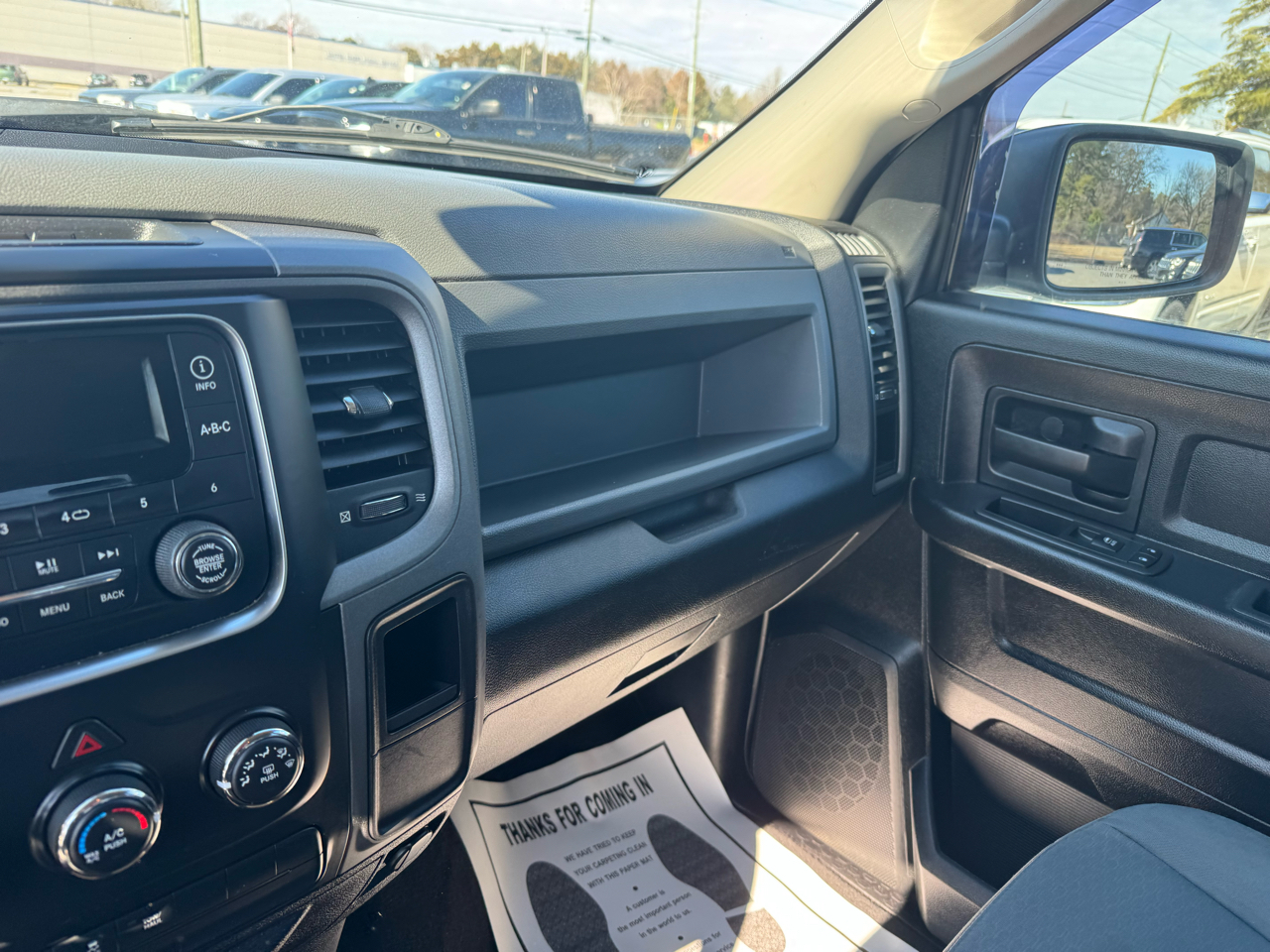 RAM 1500 4WD Crew Cab 140.5" Express 2013