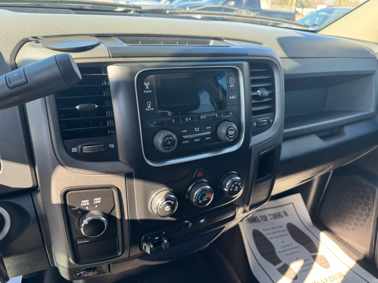 RAM 1500 4WD Crew Cab 140.5" Express 2013