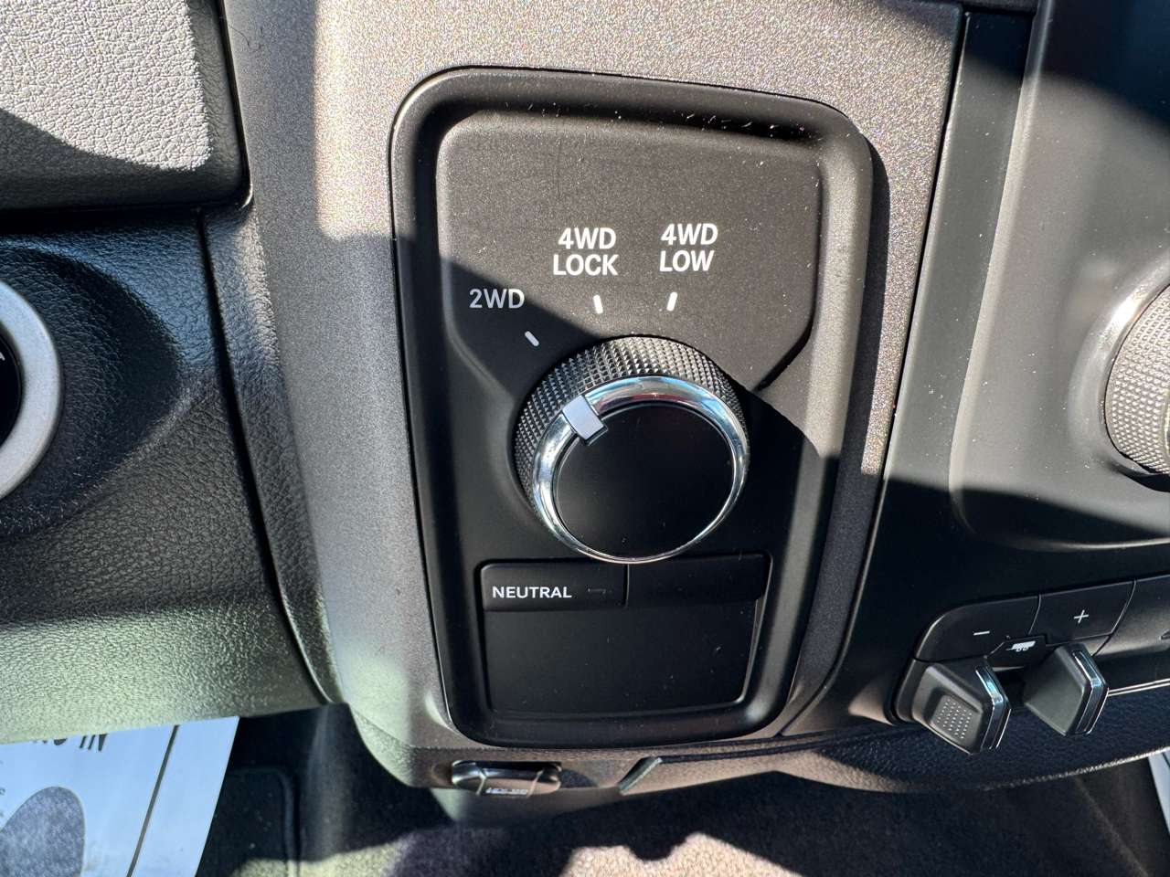 RAM 1500 4WD Crew Cab 140.5" Express 2013