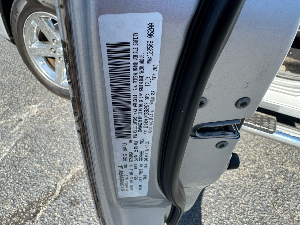 RAM 1500 4WD Crew Cab 140.5" Express 2013