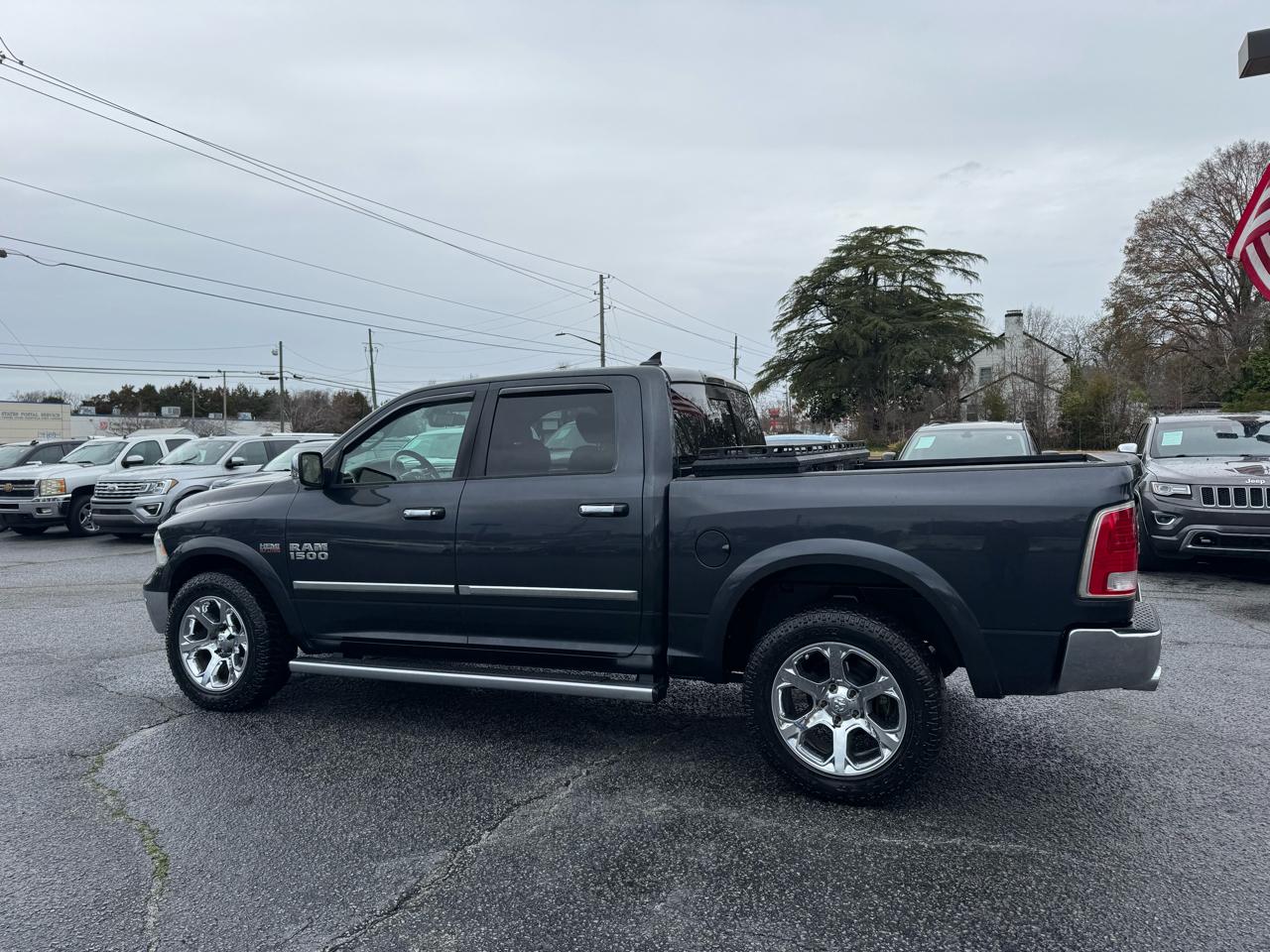 RAM 1500 4WD Crew Cab 140.5" Laramie 2015