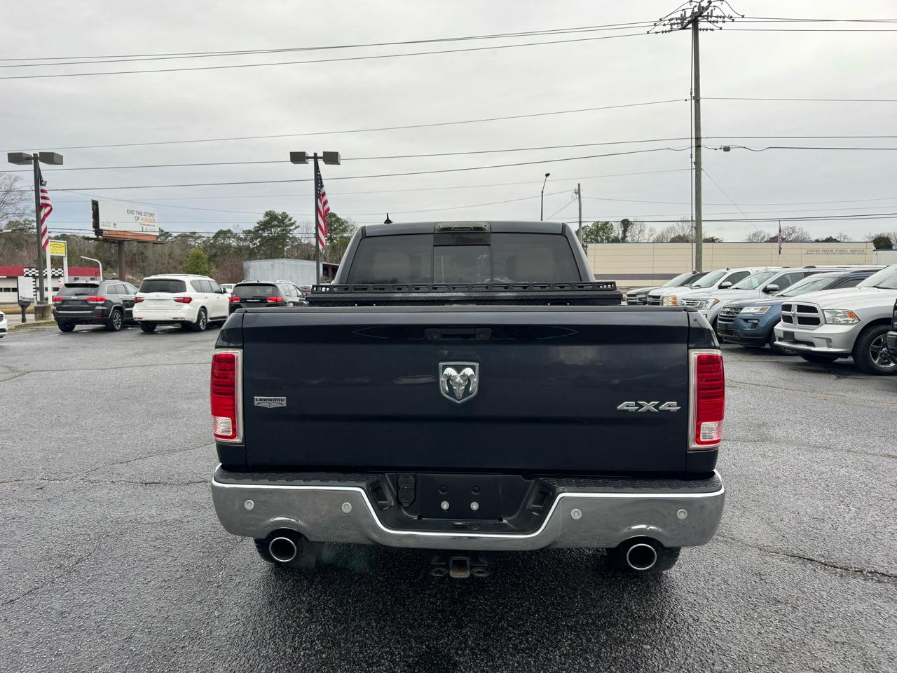 RAM 1500 4WD Crew Cab 140.5" Laramie 2015