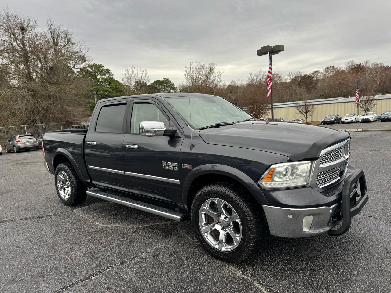 RAM 1500 4WD Crew Cab 140.5" Laramie 2015