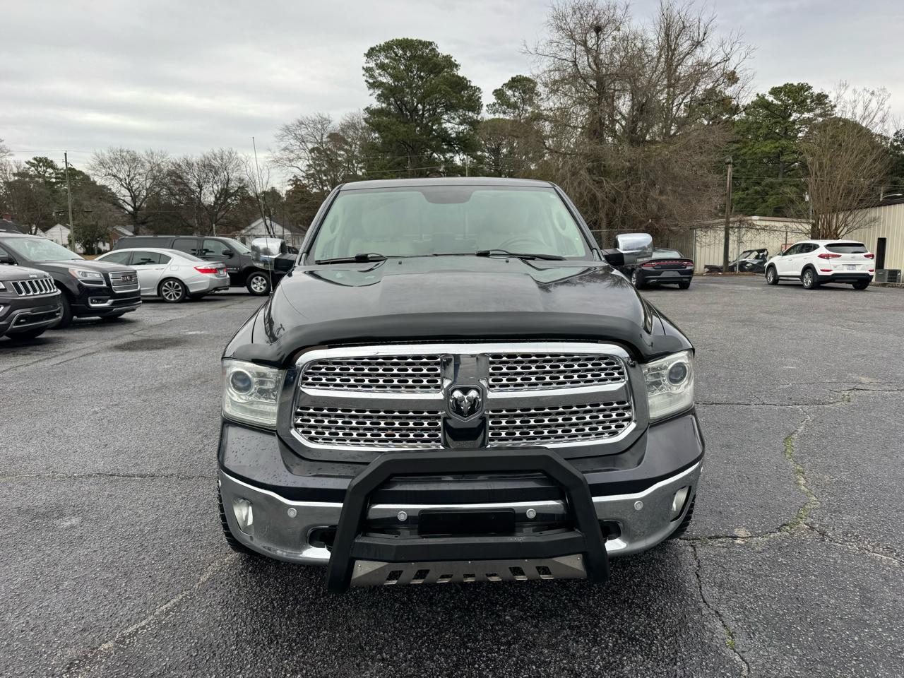 RAM 1500 4WD Crew Cab 140.5" Laramie 2015