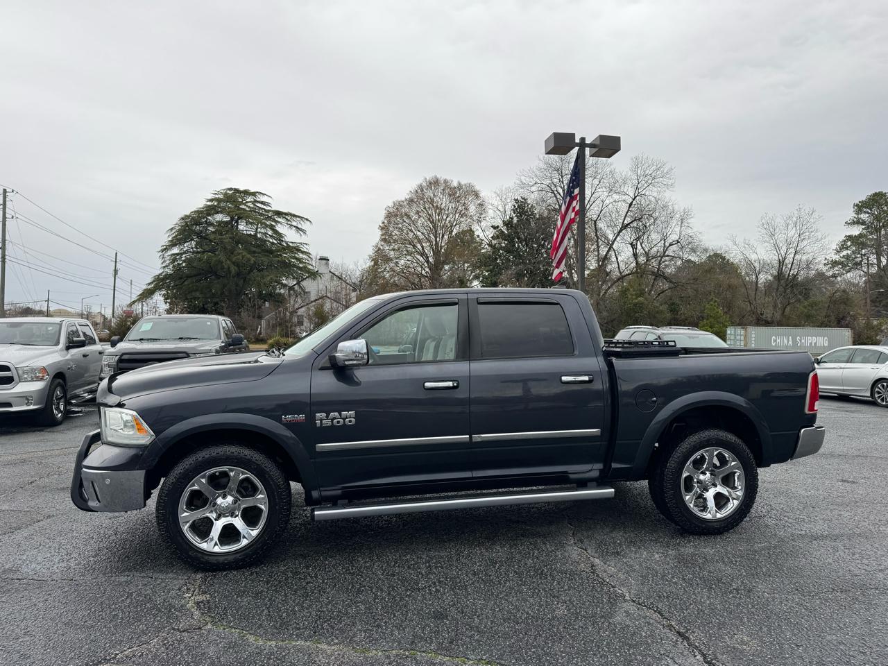 RAM 1500 4WD Crew Cab 140.5" Laramie 2015