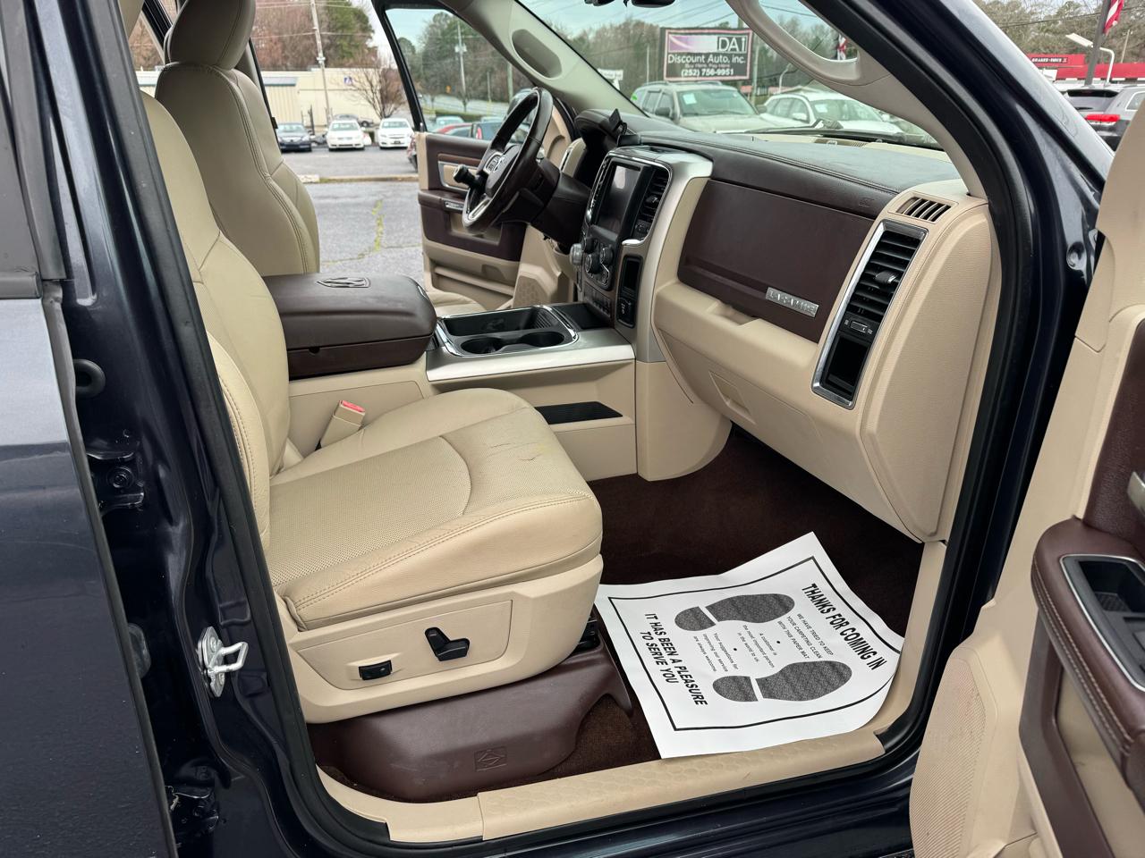 RAM 1500 4WD Crew Cab 140.5" Laramie 2015