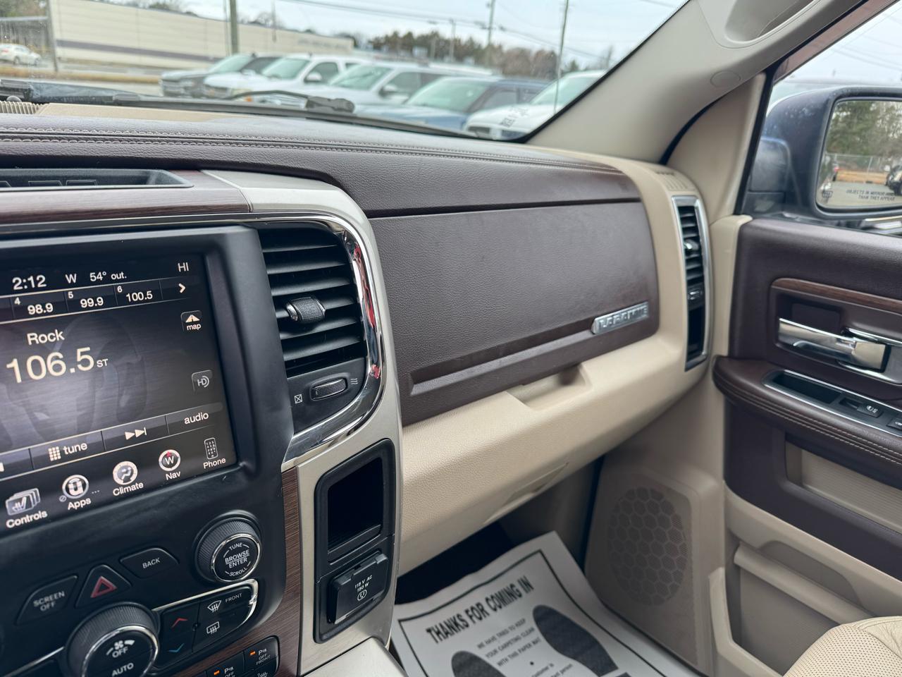 RAM 1500 4WD Crew Cab 140.5" Laramie 2015