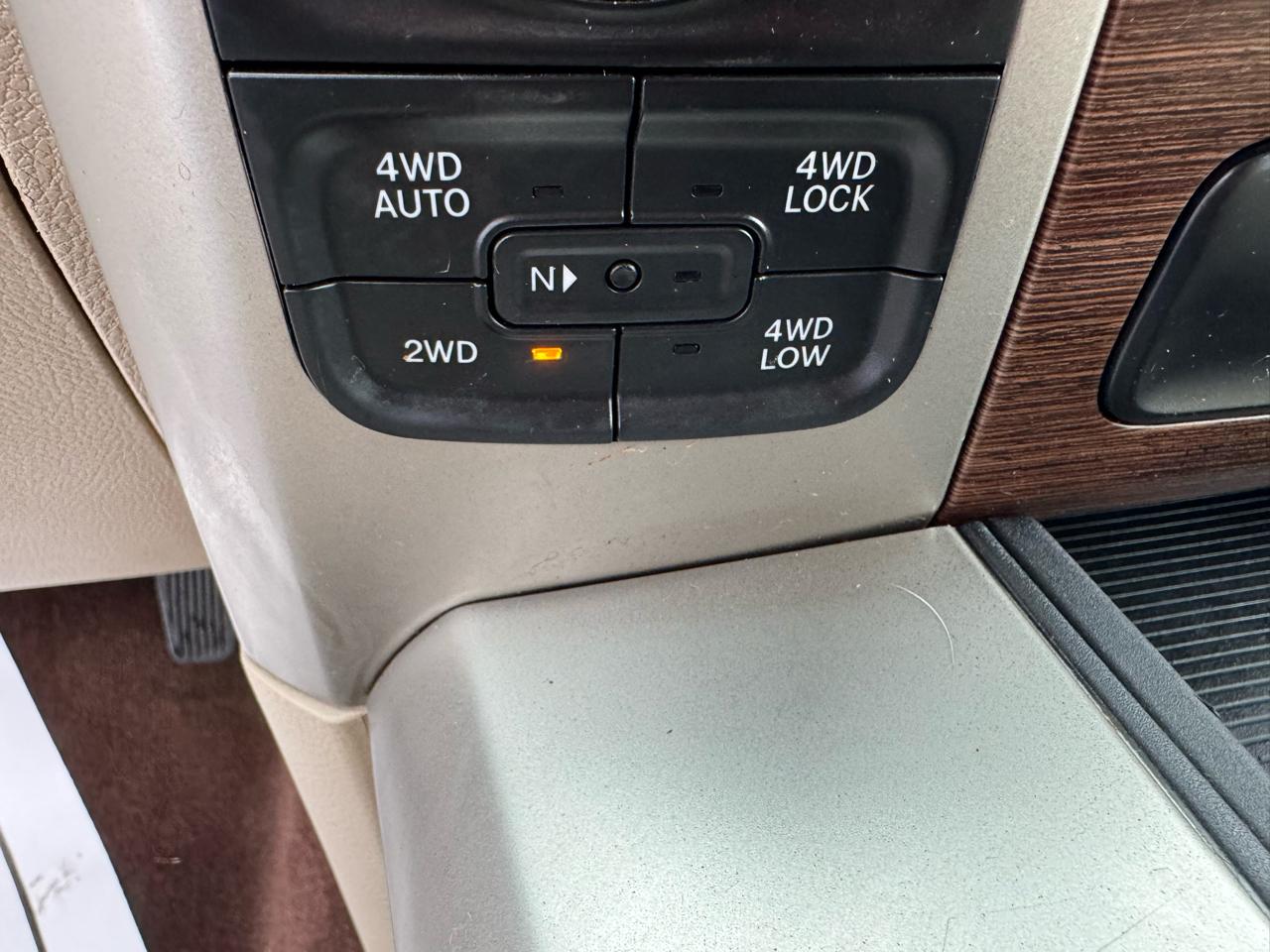 RAM 1500 4WD Crew Cab 140.5" Laramie 2015