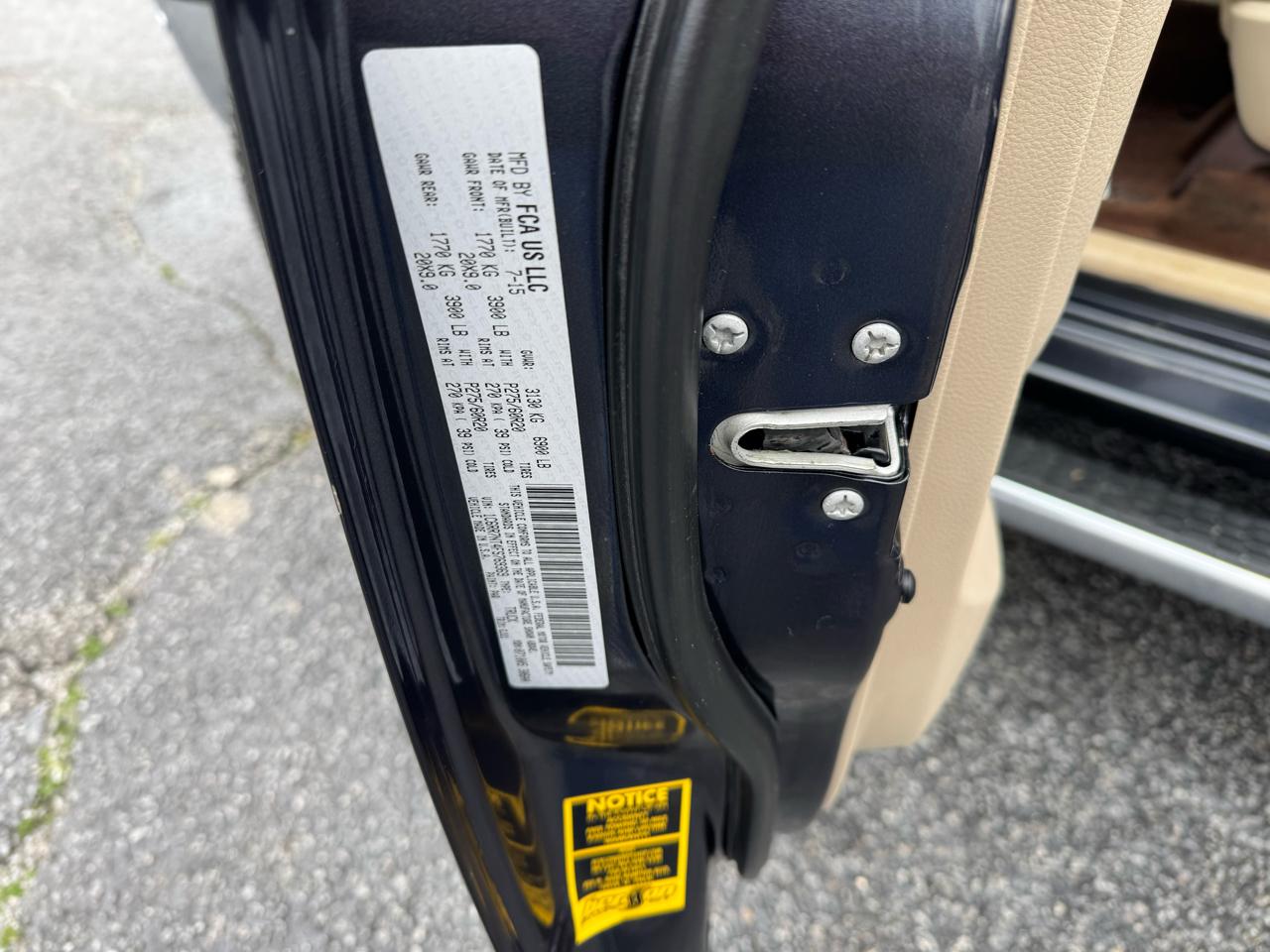 RAM 1500 4WD Crew Cab 140.5" Laramie 2015