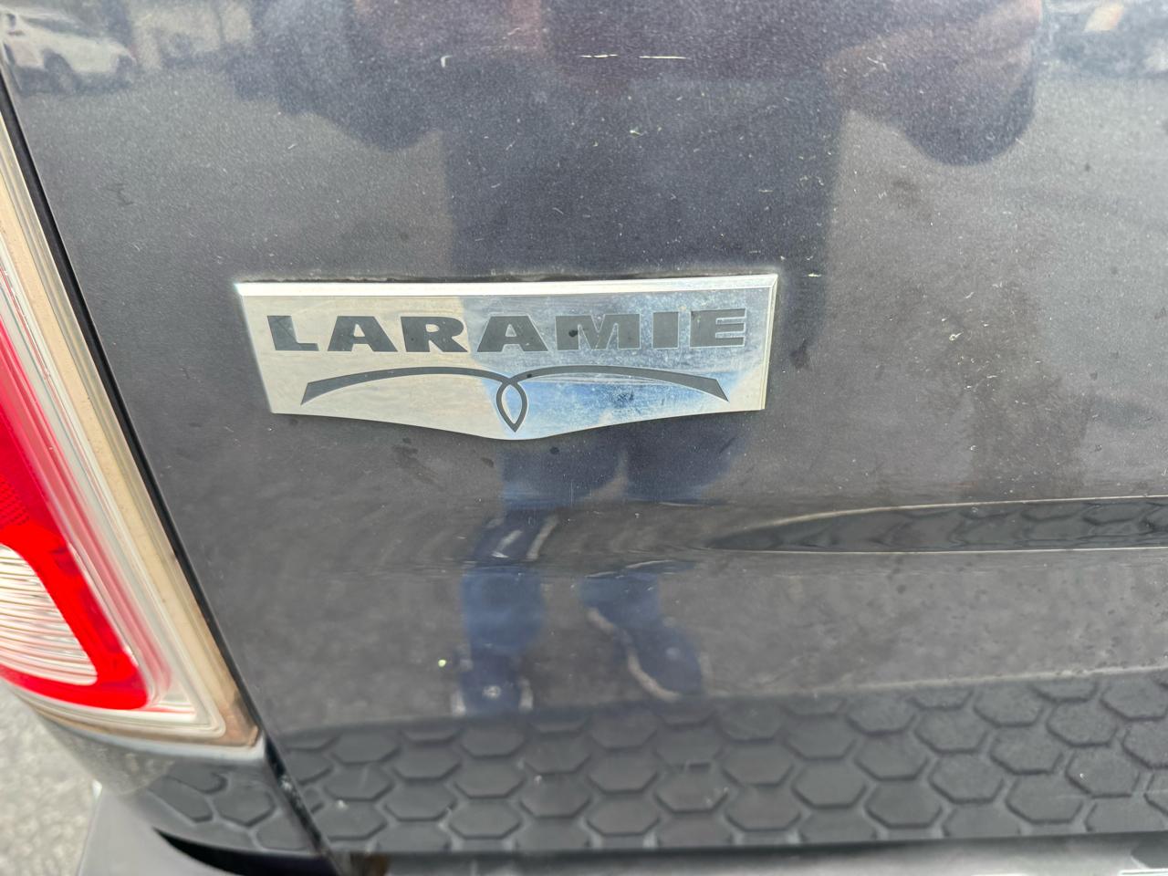 RAM 1500 4WD Crew Cab 140.5" Laramie 2015