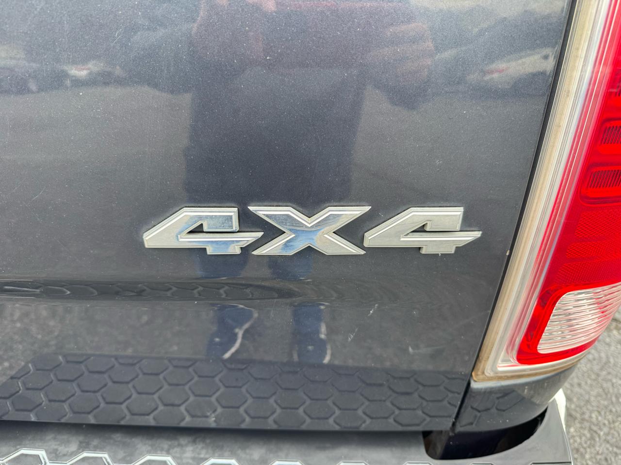 RAM 1500 4WD Crew Cab 140.5" Laramie 2015