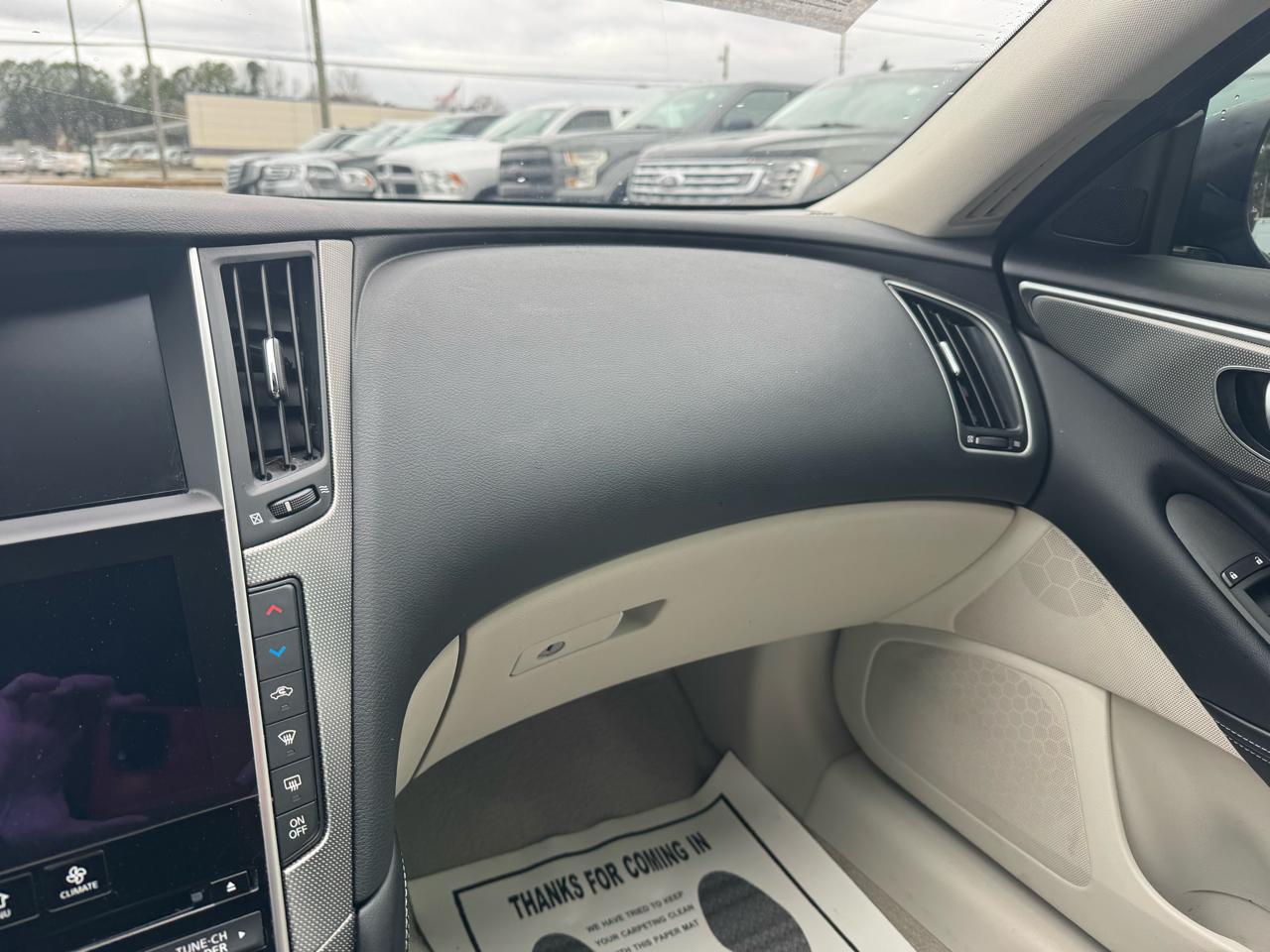 Infiniti Q50 4dr Sdn 2.0t Premium RWD 2016