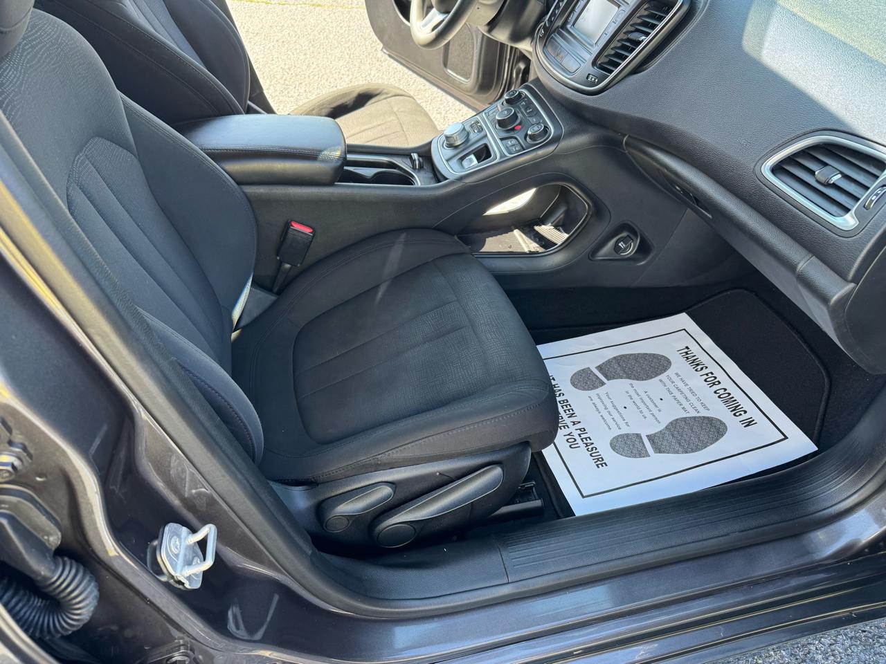 Chrysler 200 4dr Sdn Limited FWD 2015