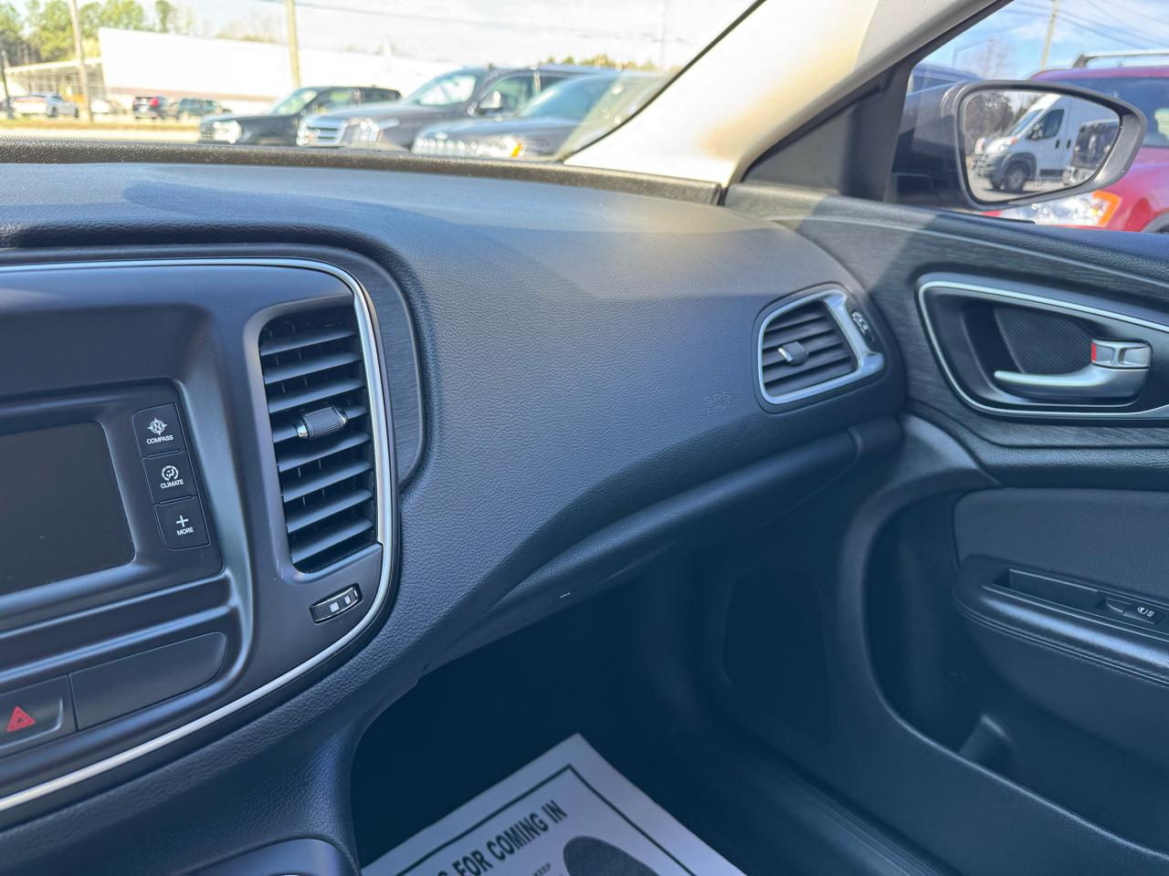 Chrysler 200 4dr Sdn Limited FWD 2015