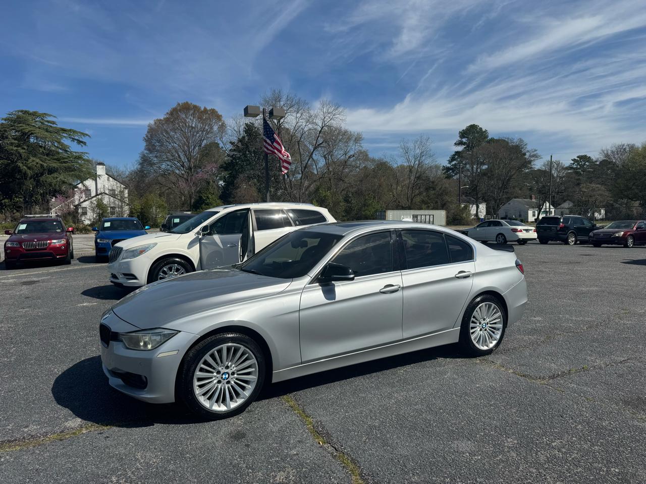 BMW 3 Series 4dr Sdn 328i RWD 2012