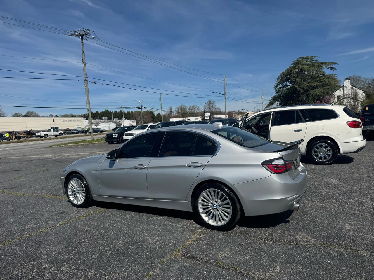 BMW 3 Series 4dr Sdn 328i RWD 2012