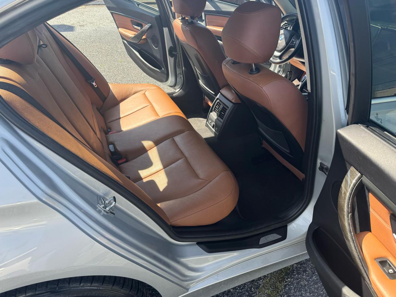 BMW 3 Series 4dr Sdn 328i RWD 2012