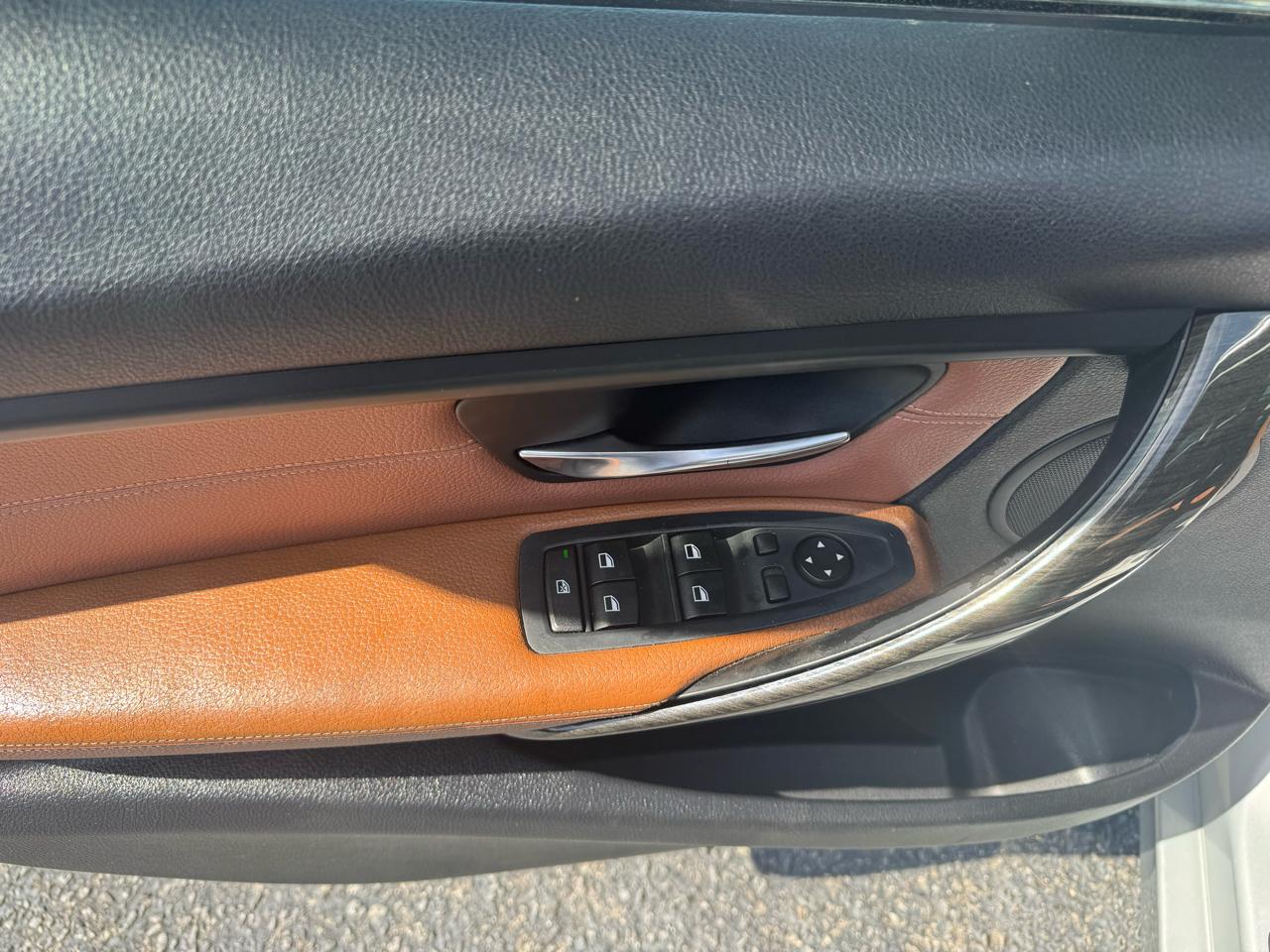 BMW 3 Series 4dr Sdn 328i RWD 2012