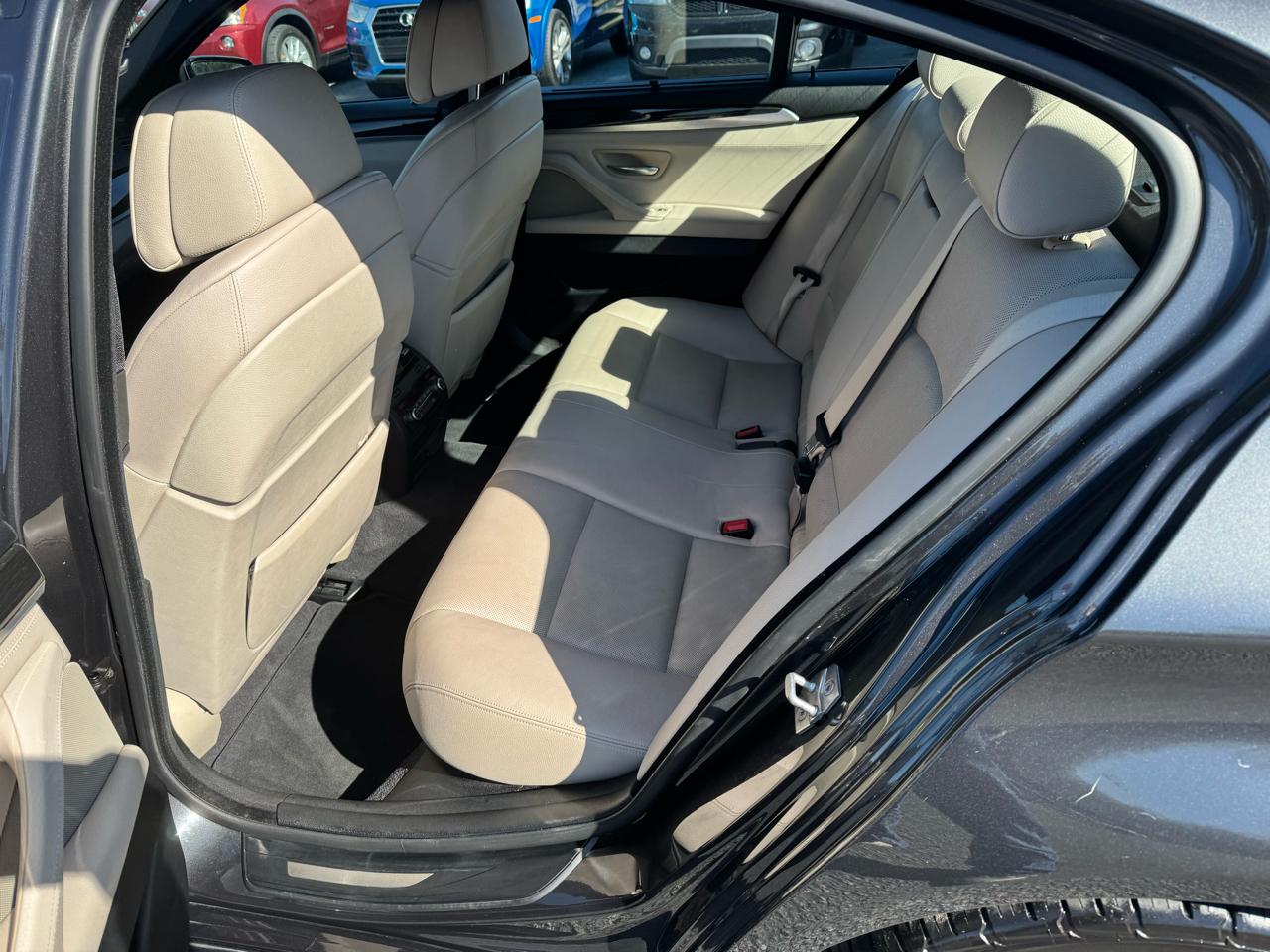 BMW 5 Series 4dr Sdn 550i RWD 2012