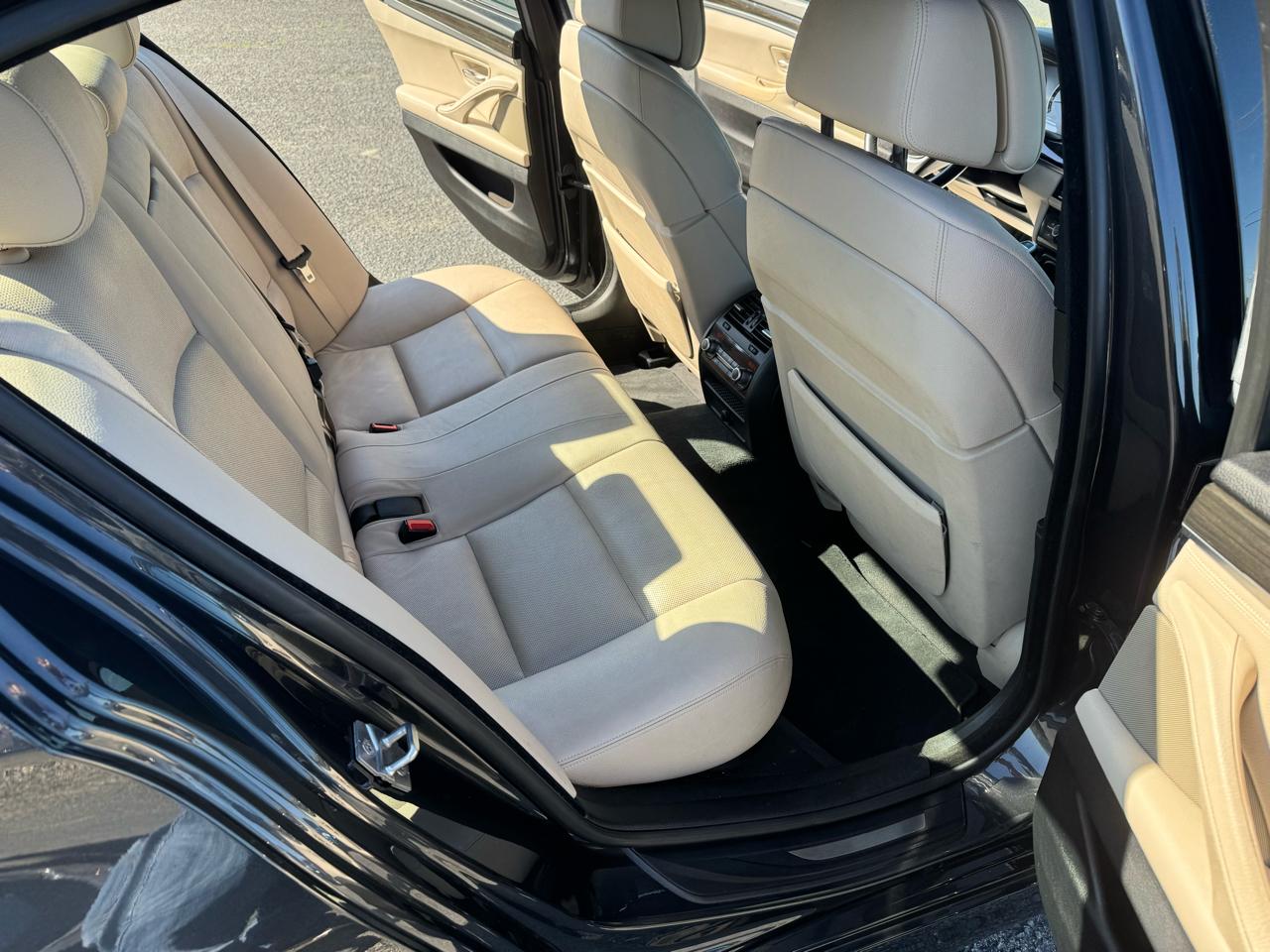 BMW 5 Series 4dr Sdn 550i RWD 2012