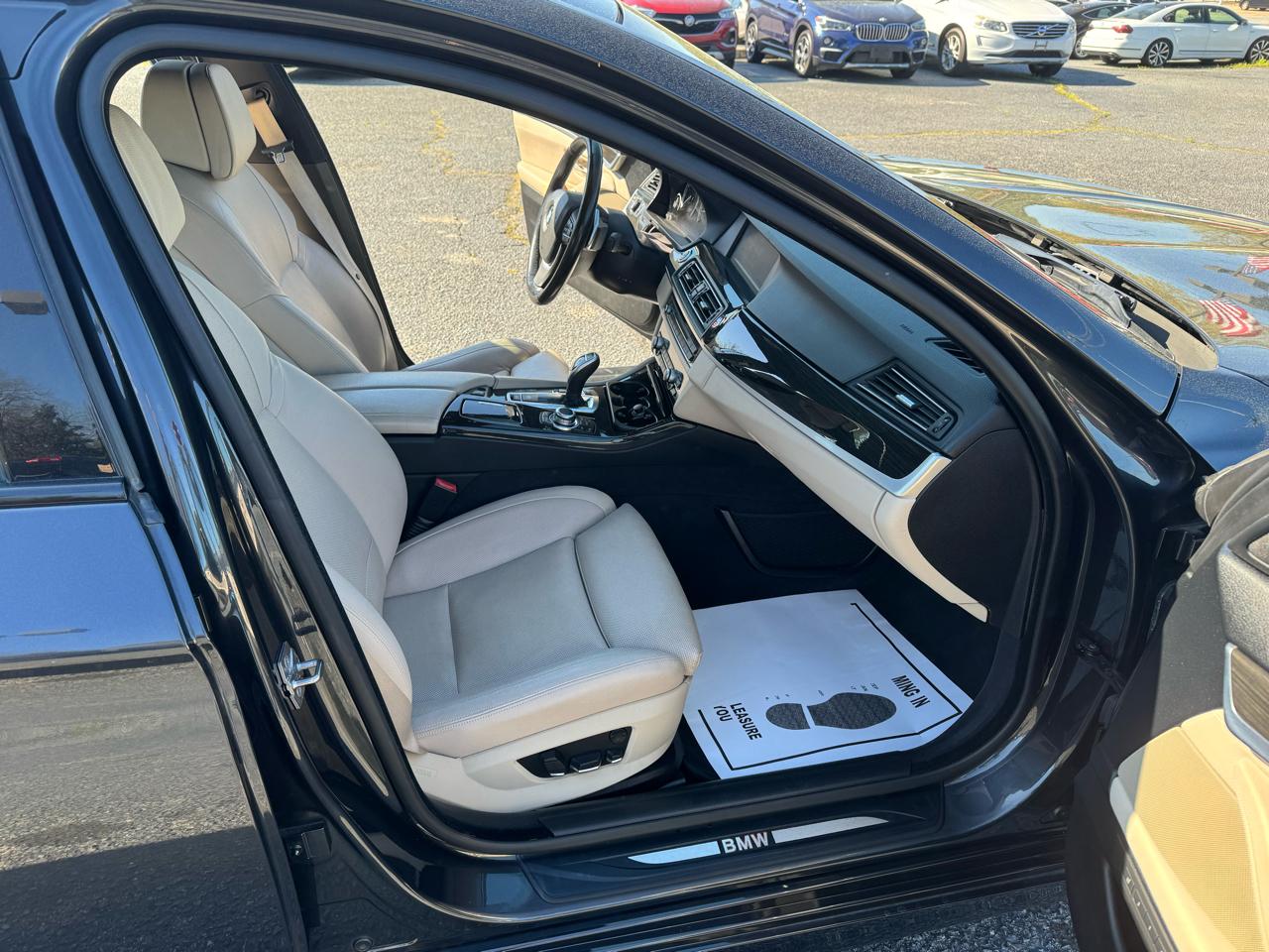 BMW 5 Series 4dr Sdn 550i RWD 2012