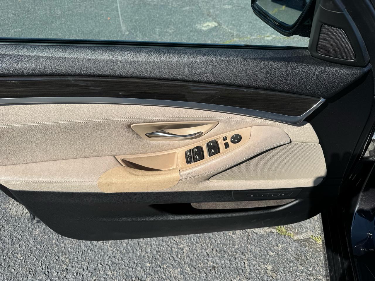 BMW 5 Series 4dr Sdn 550i RWD 2012