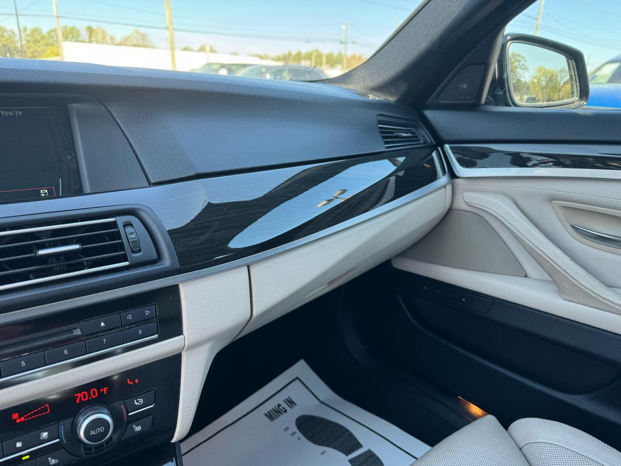 BMW 5 Series 4dr Sdn 550i RWD 2012