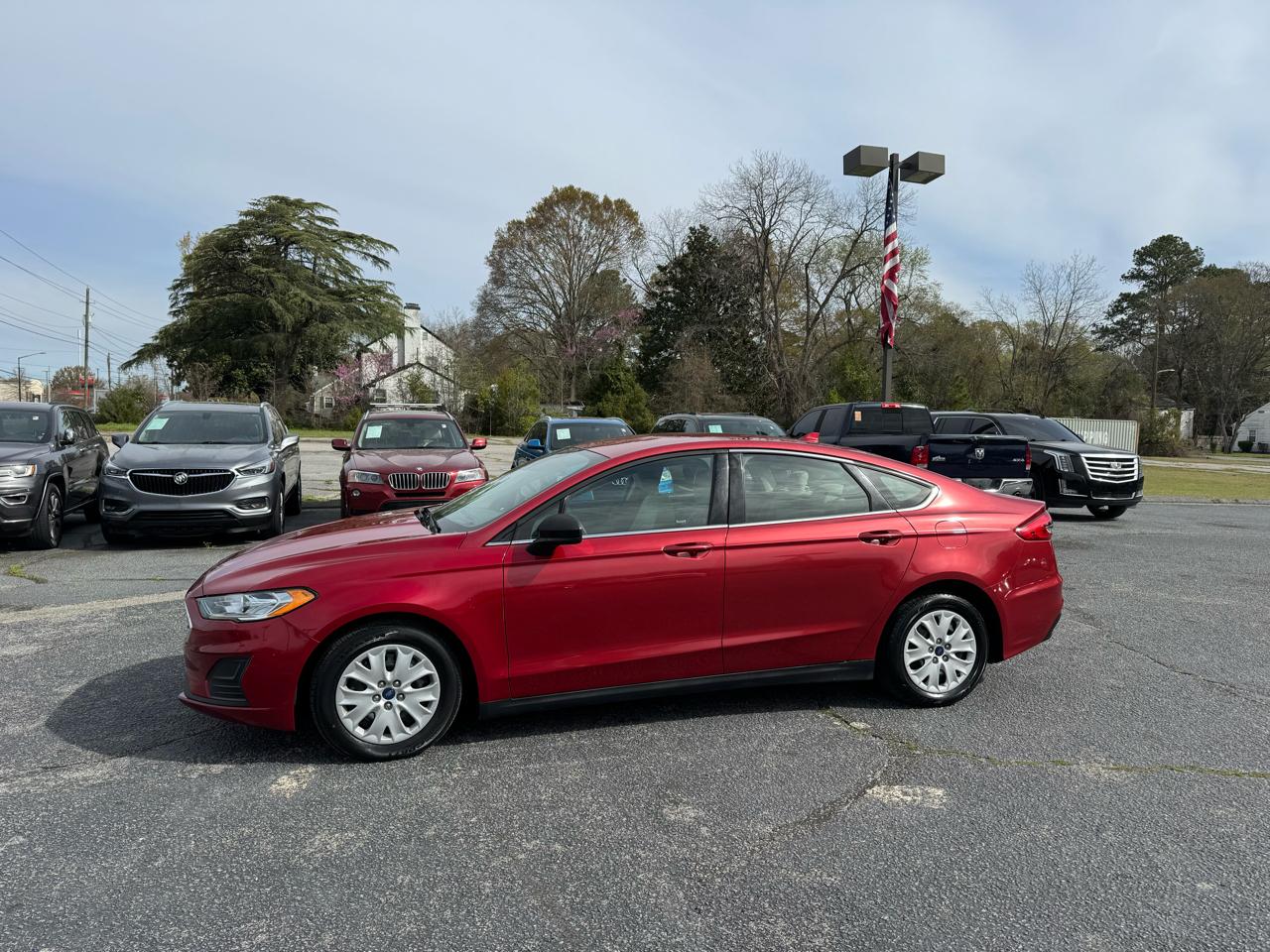 Ford Fusion S FWD 2020