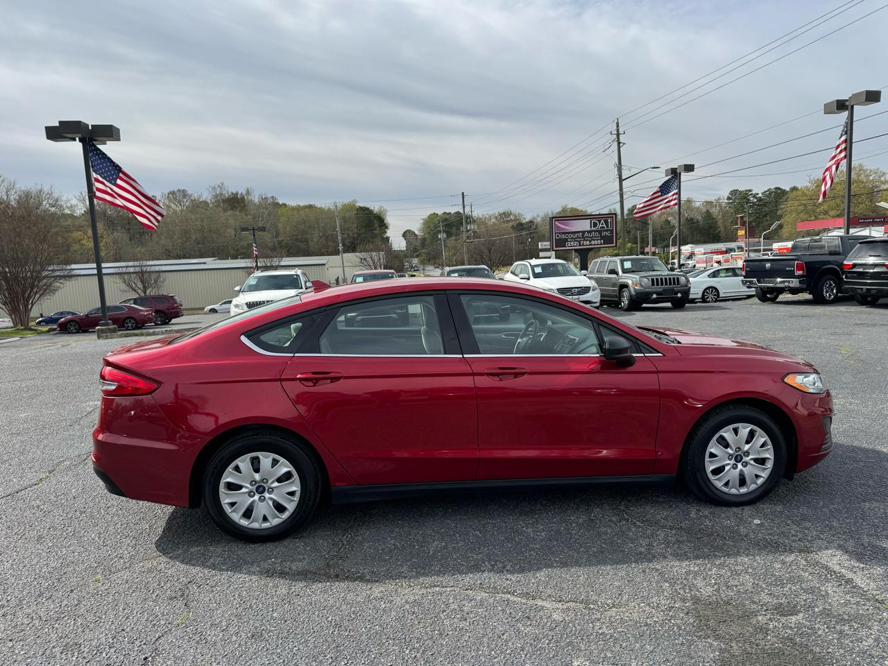 Ford Fusion S FWD 2020