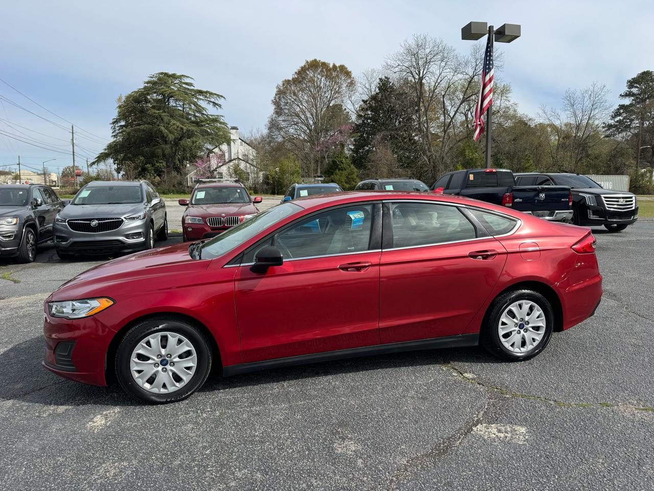 Ford Fusion S FWD 2020