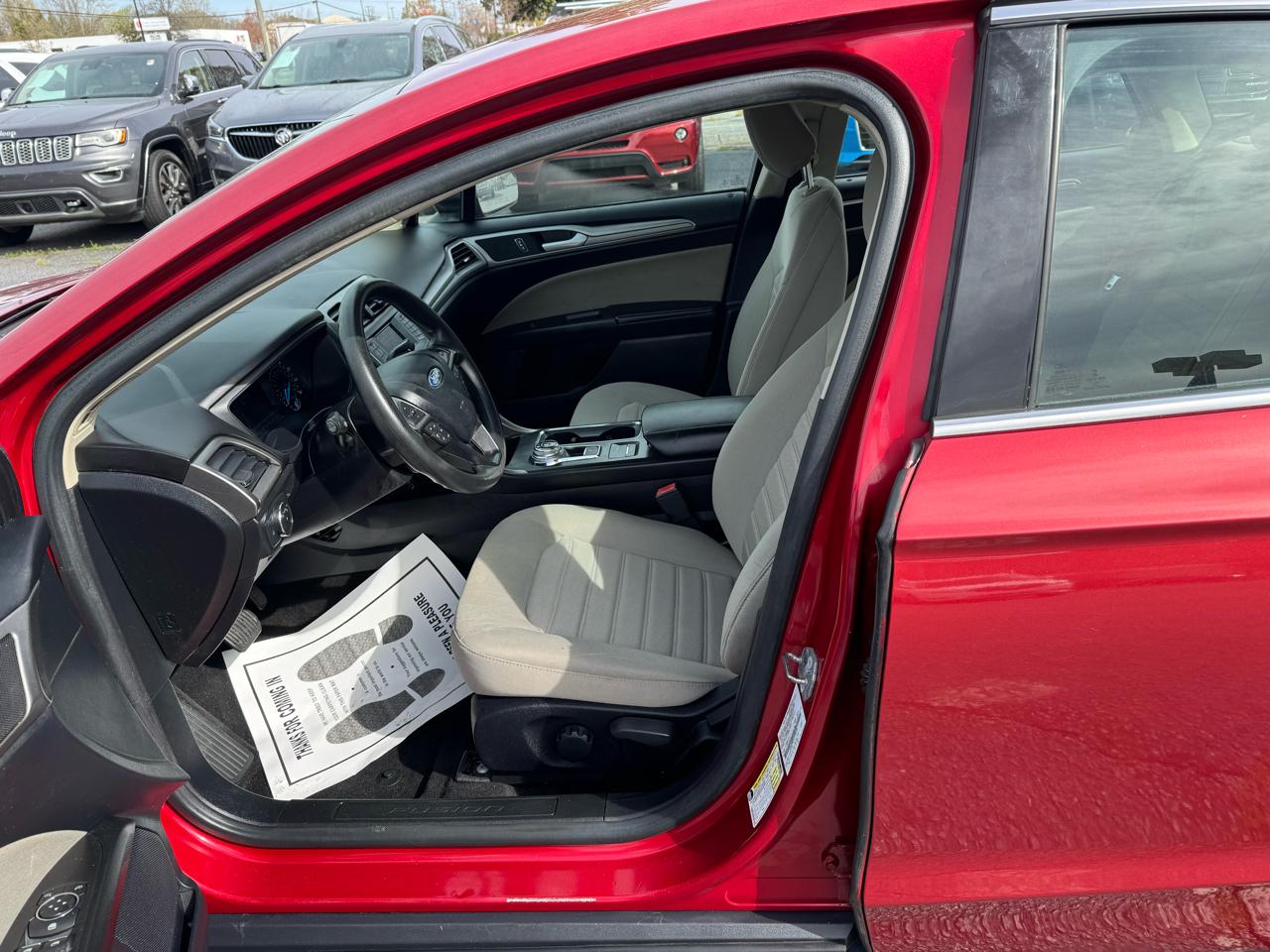 Ford Fusion S FWD 2020