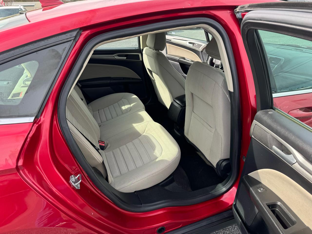 Ford Fusion S FWD 2020