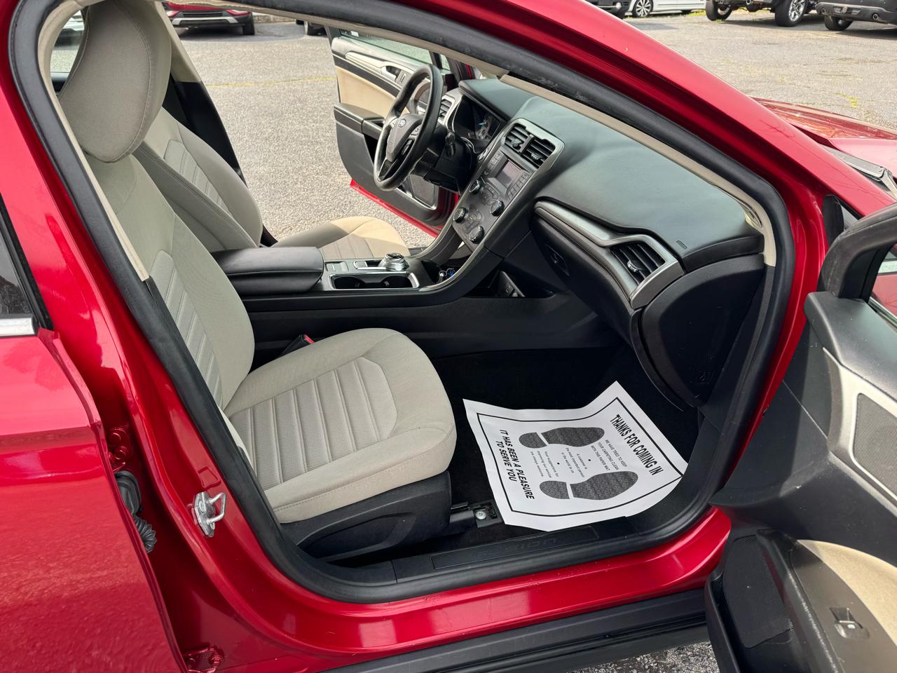 Ford Fusion S FWD 2020