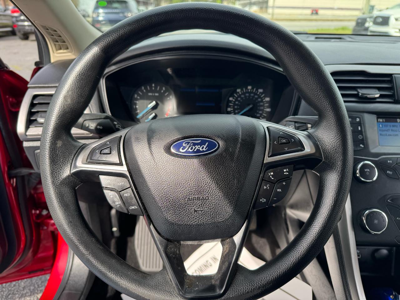 Ford Fusion S FWD 2020